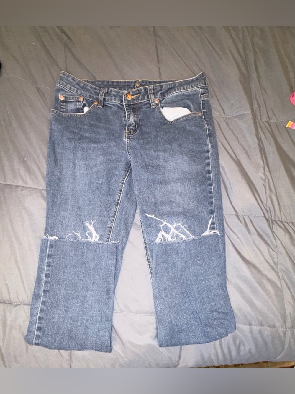 Cache Distressed Bootcut Jeans Size 8 Embroidered Back Y2K - Picture 2 of 10